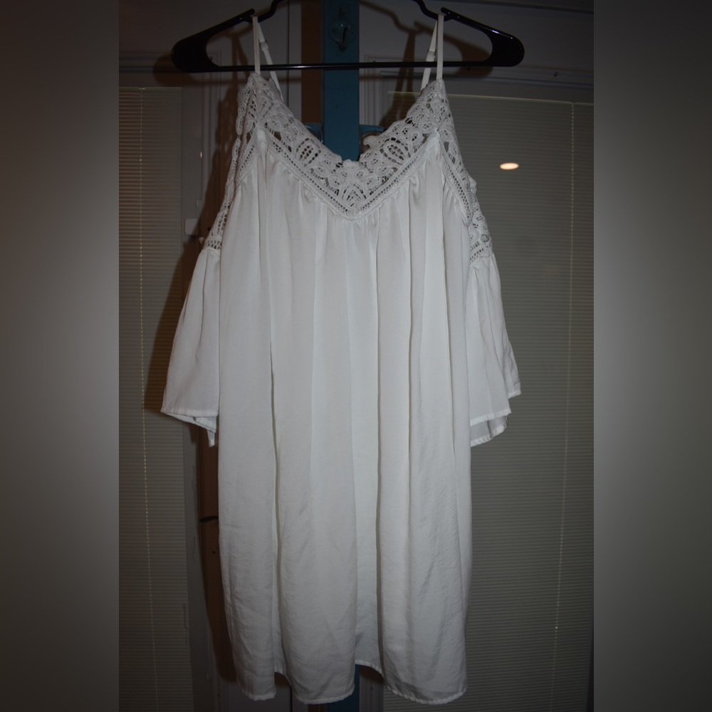 Forever 21 White dress with Lace Sleeves